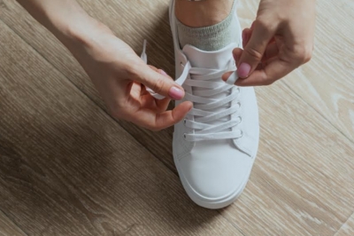 El secreto para dejar tus tenis blancos como nuevos, según la IA de Meta