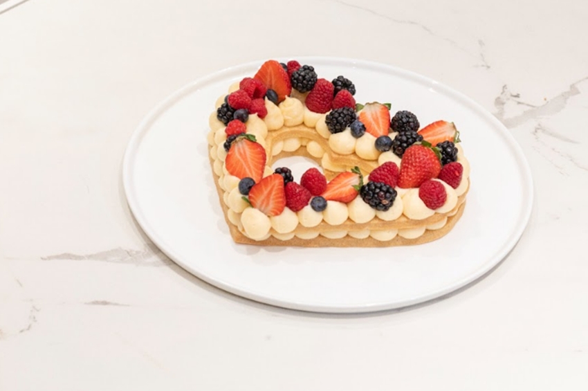Corazón de berries: El postre que fusiona amor y sabor con Paulina Abascal y Cosentino