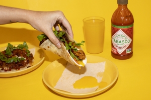 Pollo Bruto da la bienvenida al Taco Mañanero con Salsa TABASCO Sriracha