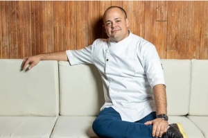 El Chef Roberto Alcocer lleva la brasa al centro de las tendencias gastronómicas en 2024