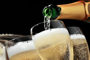3 recetas de cócteles con champaña para celebrar Año Nuevo